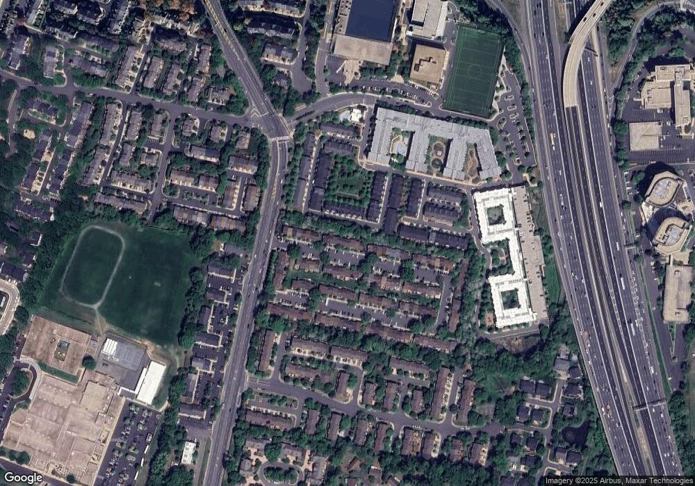 7889 Tyson Oaks Cir, Vienna, VA 22182 - photo 1