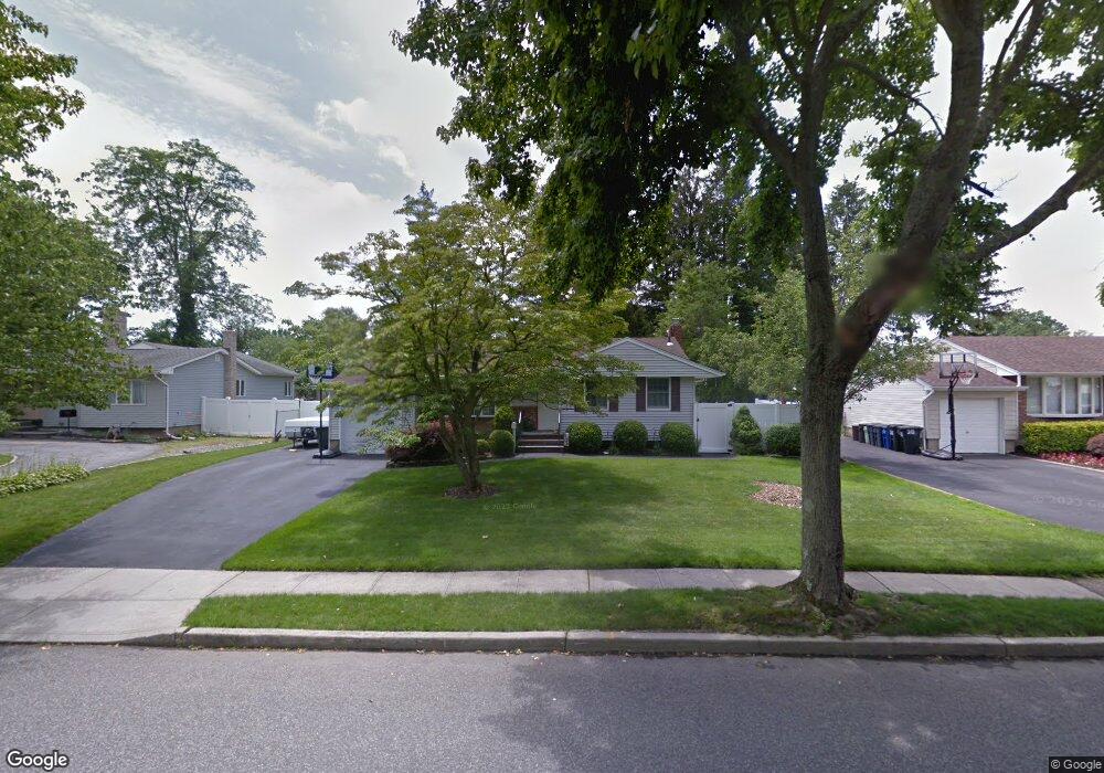 32 Havemeyer Ln, ComMacK, NY 11725 - photo 1