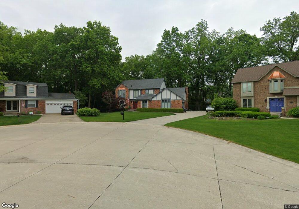 610 Shellbourne Dr, Rochester Hills, MI 48309 - photo 1