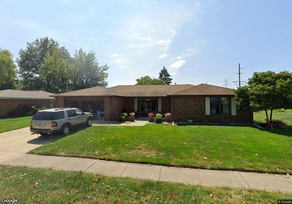 4915 Woodcrest Dr, Columbus, IN 47203 - photo 1