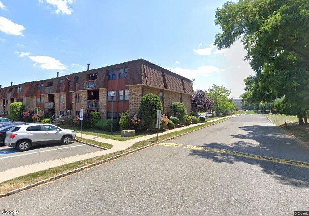 18 Powderhorn Ct, Woodbridge, NJ 07095 - photo 1