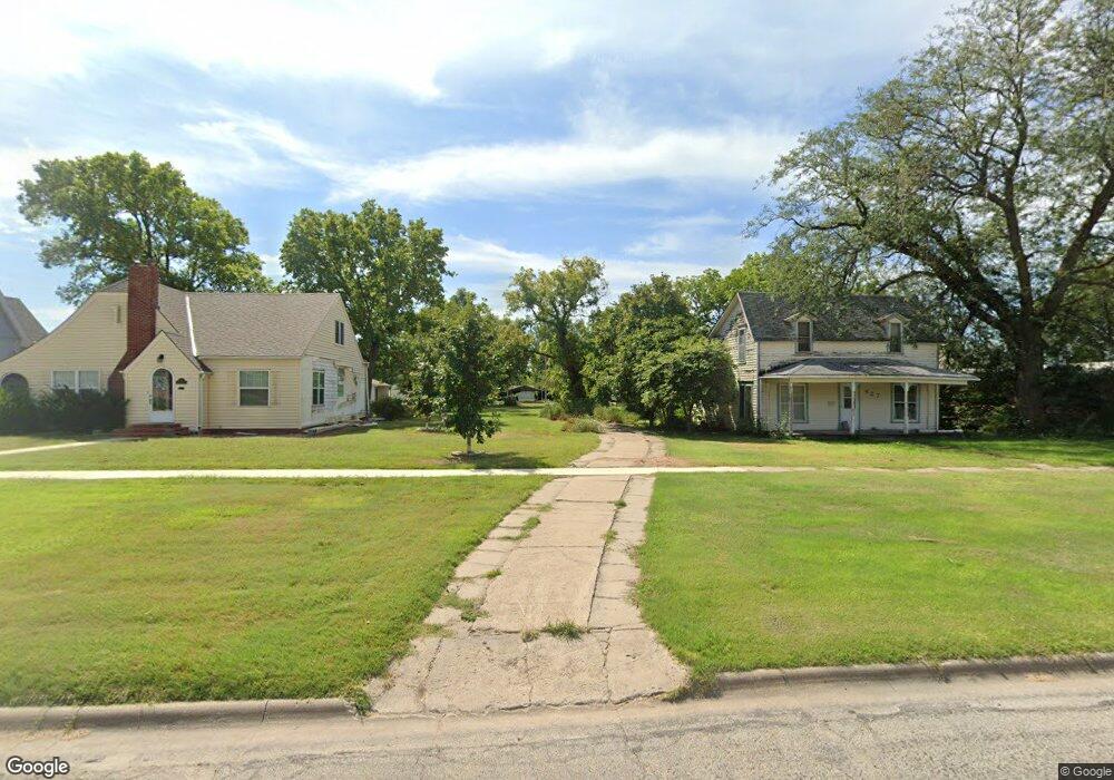 421 W New Hampshire St, Osborne, KS 67473 - photo 1