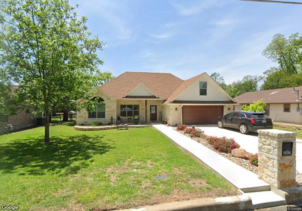 207 W Morse St, Fredericksburg, TX 78624 - photo 1