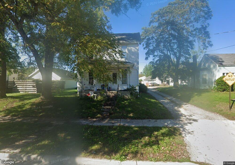 208 W Silver St, Wapakoneta, OH 45895 - photo 1