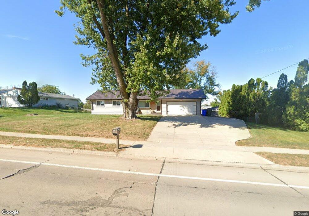 2712 Wilson Ave SW, Cedar Rapids, IA 52404 - photo 1