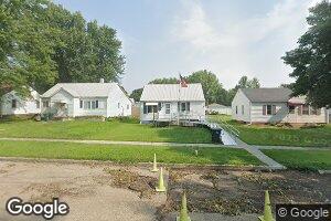 604 E Iowa Ave, George, IA 51237