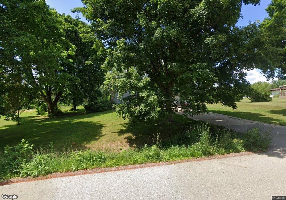 W277N5043 Lynndale Ln, Pewaukee, WI 53072 - photo 1