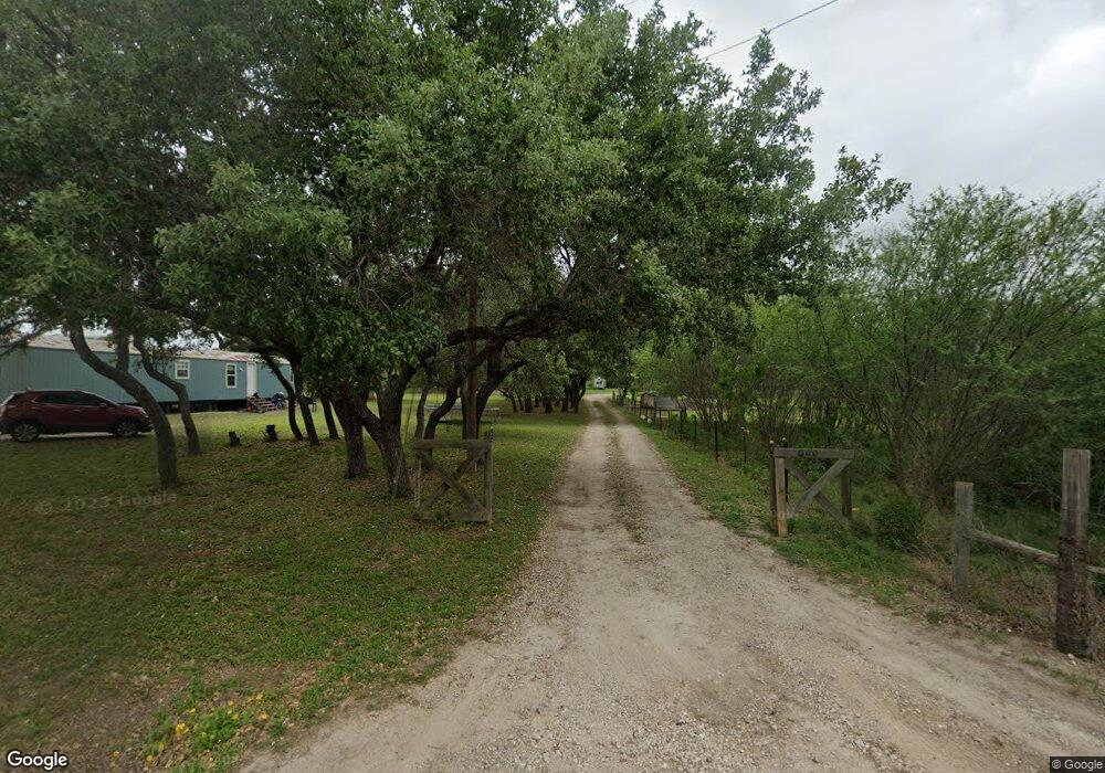 800 W Dagmar St, Beeville, TX 78102 - photo 1
