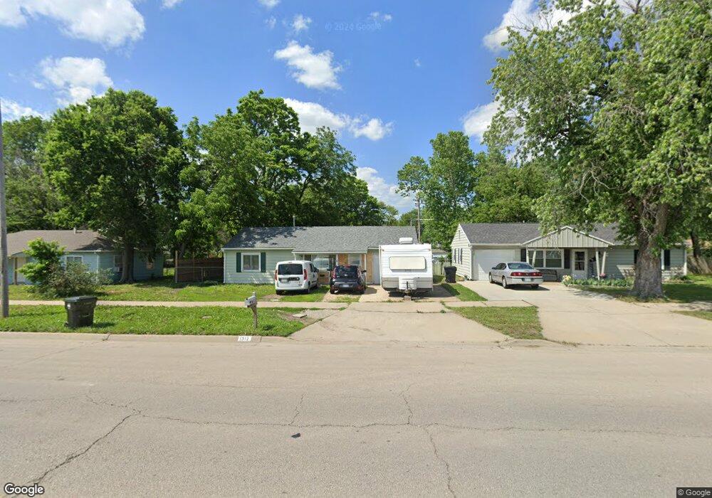 1312 SW 37th St, Topeka, KS 66611 - photo 1