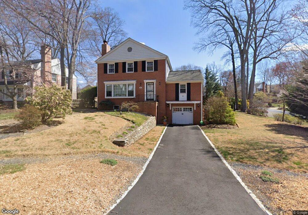 1717 Forest Ln, McLean, VA 22101 - photo 1