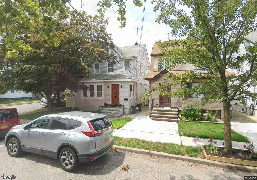 9250 245th St, Floral Park, NY 11001 - photo 1