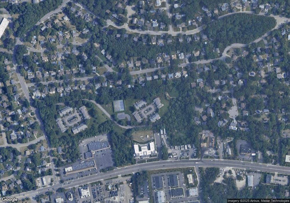 34 Sandy Hill Rd, ComMacK, NY 11725 - photo 1