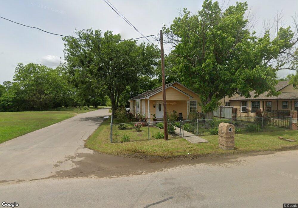1101 Chase Ave, Cleburne, TX 76031 - photo 1