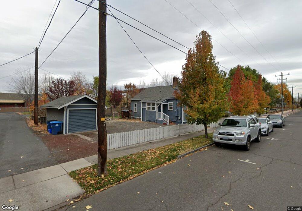 302 SW 8th St, Redmond, OR 97756 - photo 1