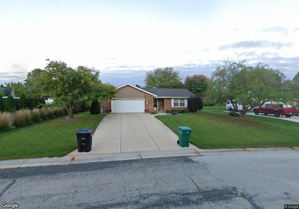 W162N8285 Tamarack Dr, Menomonee Falls, WI 53051 - photo 1