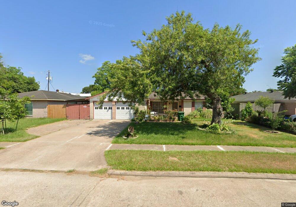 8907 Deer Trail Dr, Houston, TX 77088 - photo 1