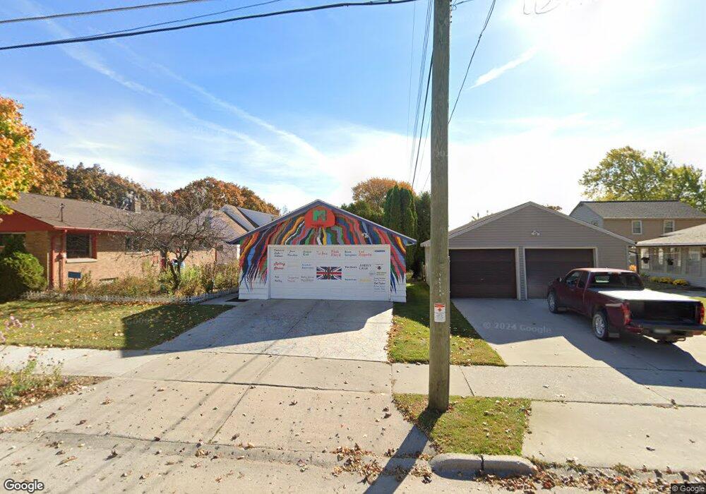 1511 Cherry Rd, Manitowoc, WI 54220 - photo 1