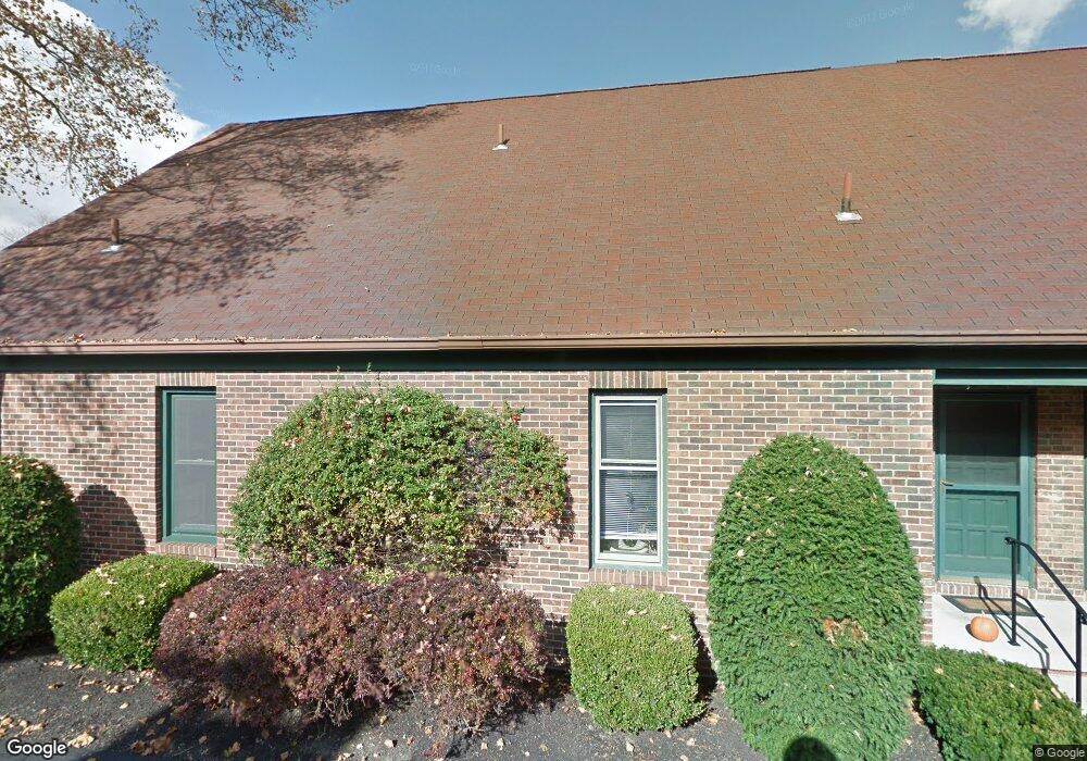 1552 Sandringham Ct, Columbus, OH 43220 - photo 1