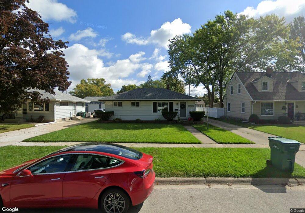 W168N8438 Jacobson Dr, Menomonee Falls, WI 53051 - photo 1