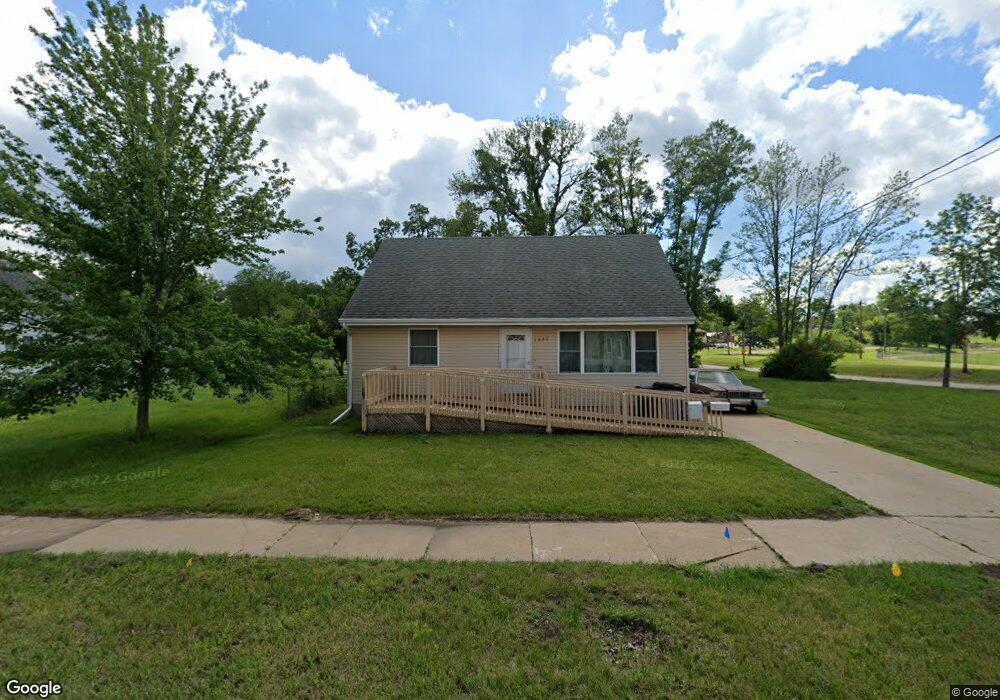 1882 Ellis Blvd NW, Cedar Rapids, IA 52405 - photo 1