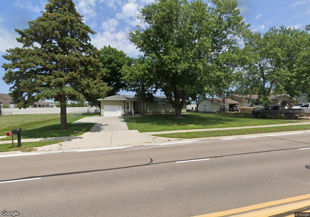 907 E Benjamin Ave, Norfolk, NE 68701 - photo 1
