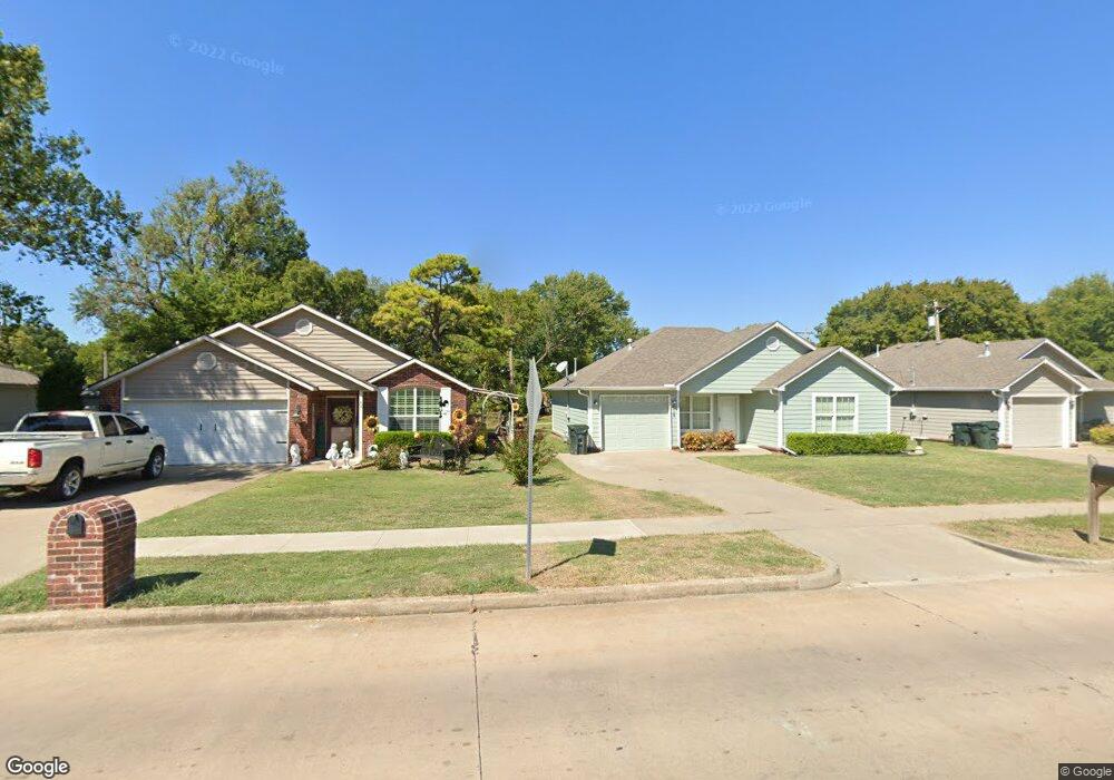 813 N Florence Ave, Claremore, OK 74017 - photo 1