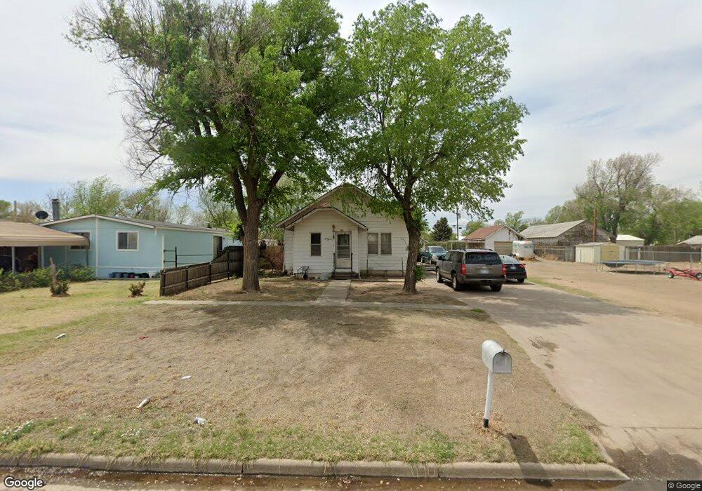 711 S Jefferson St, Hugoton, KS 67951 - photo 1