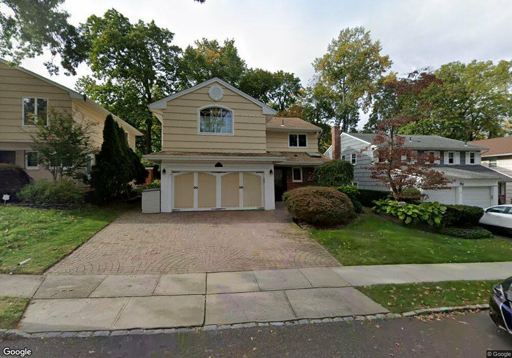 10 Meryl Ln, Great Neck, NY 11024 - photo 1