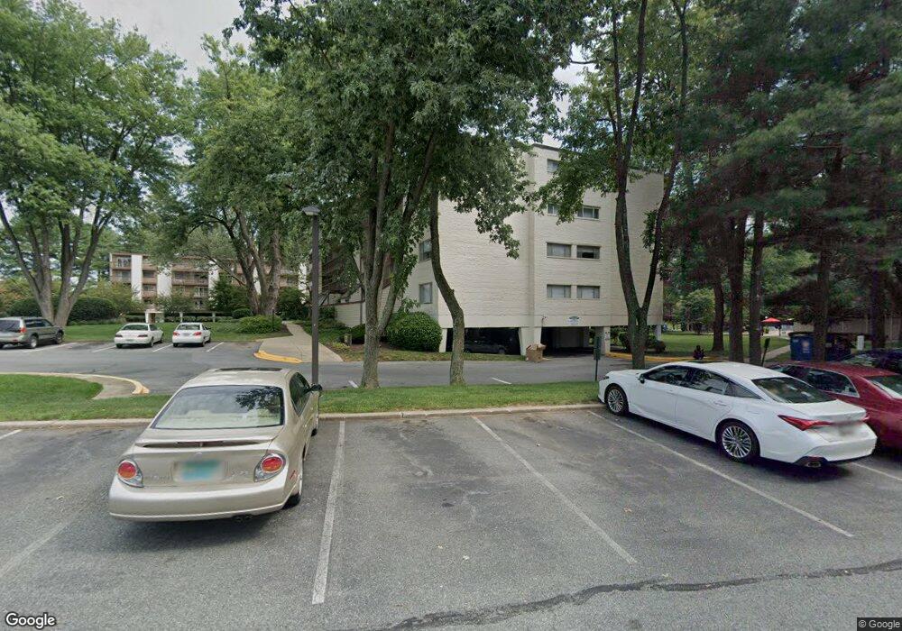 7420 Lakeview Dr unit W207, Bethesda, MD 20817 - photo 1