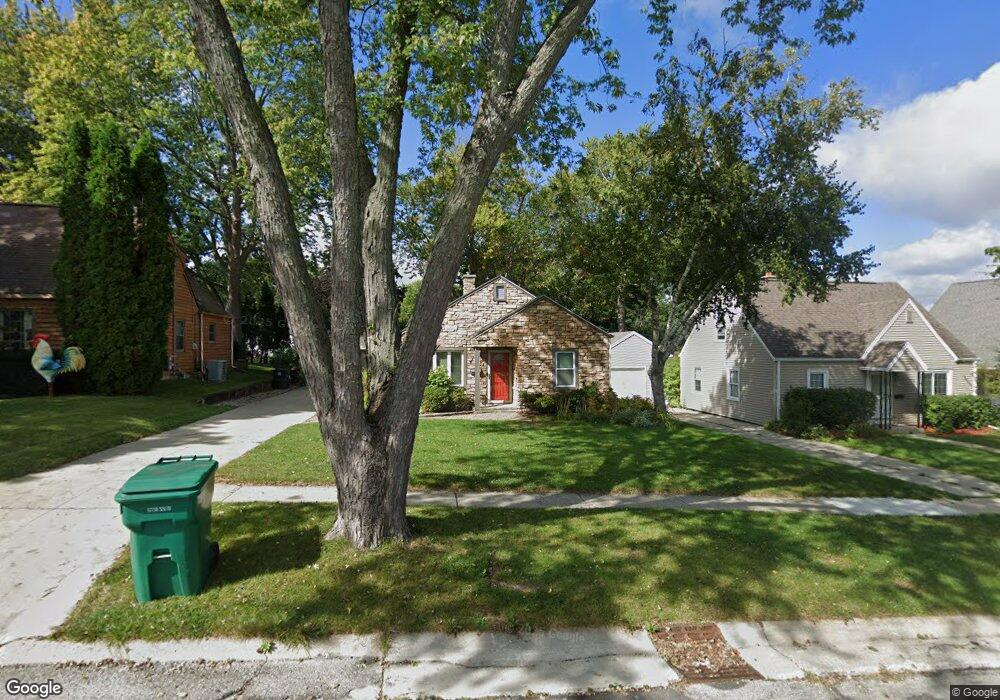 W165N8623 Dardis Ave, Menomonee Falls, WI 53051 - photo 1