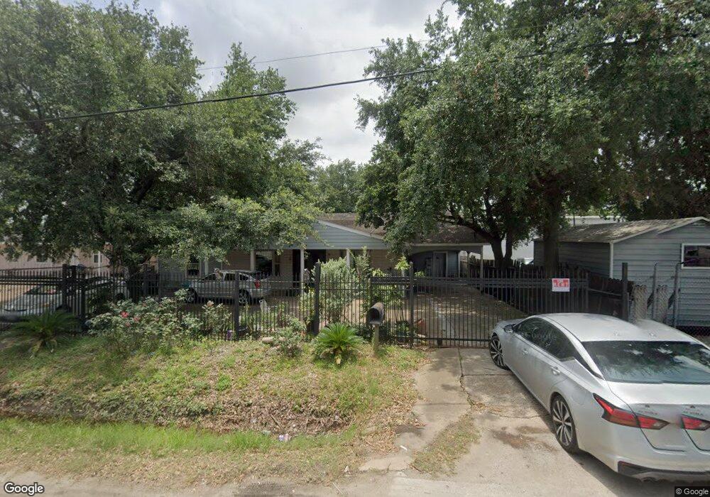602 Berry Rd, Houston, TX 77022 - photo 1