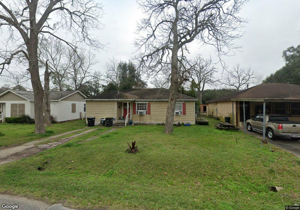 107 Whitson St, Alvin, TX 77511 - photo 1