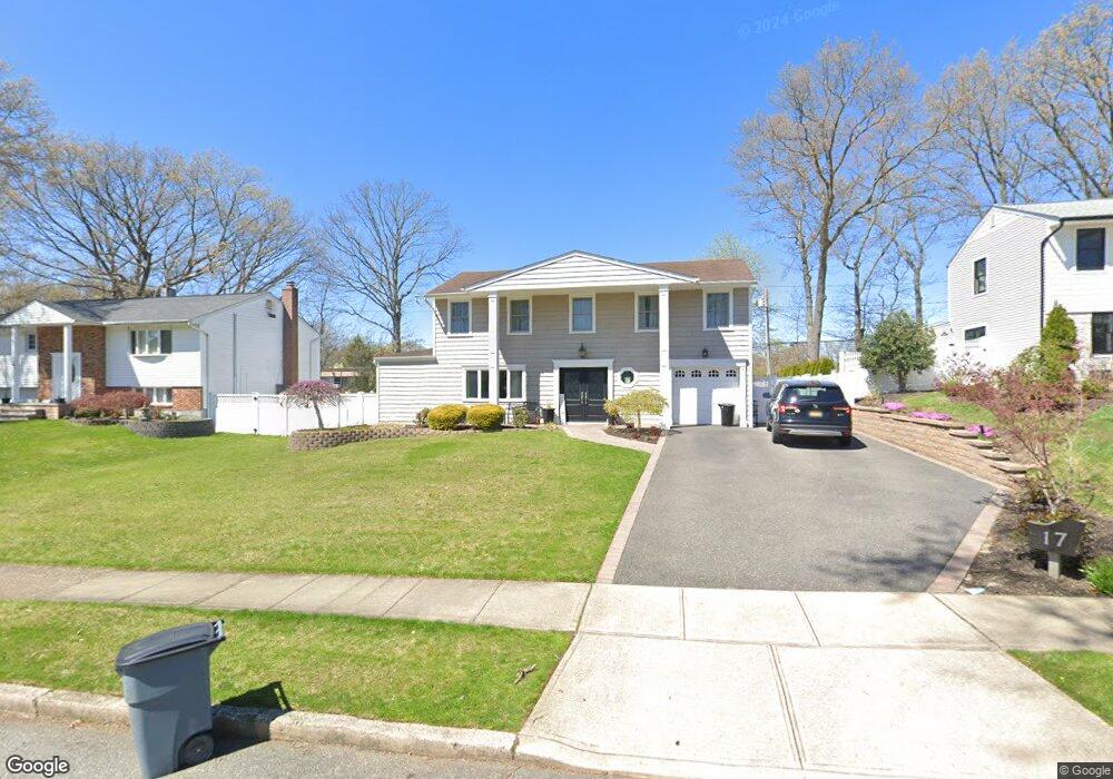 17 Wesleyan Rd, ComMacK, NY 11725 - photo 1