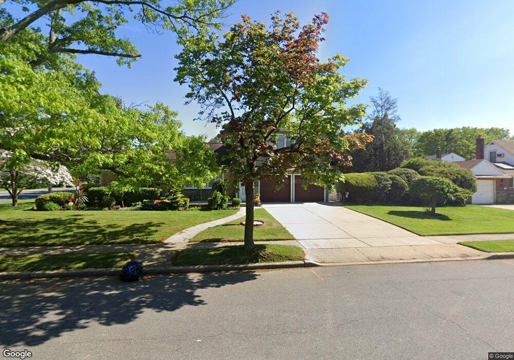 639 Rasweiler Blvd, Franklin Square, NY 11010 - photo 1