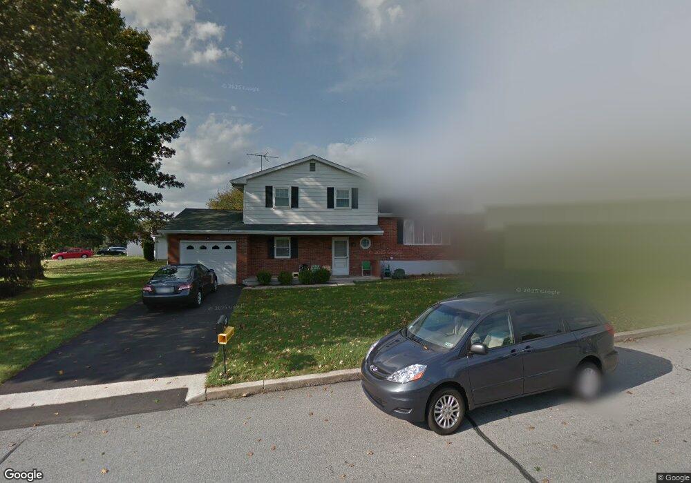 923 Rainbow Ave, Reading, PA 19605 - photo 1