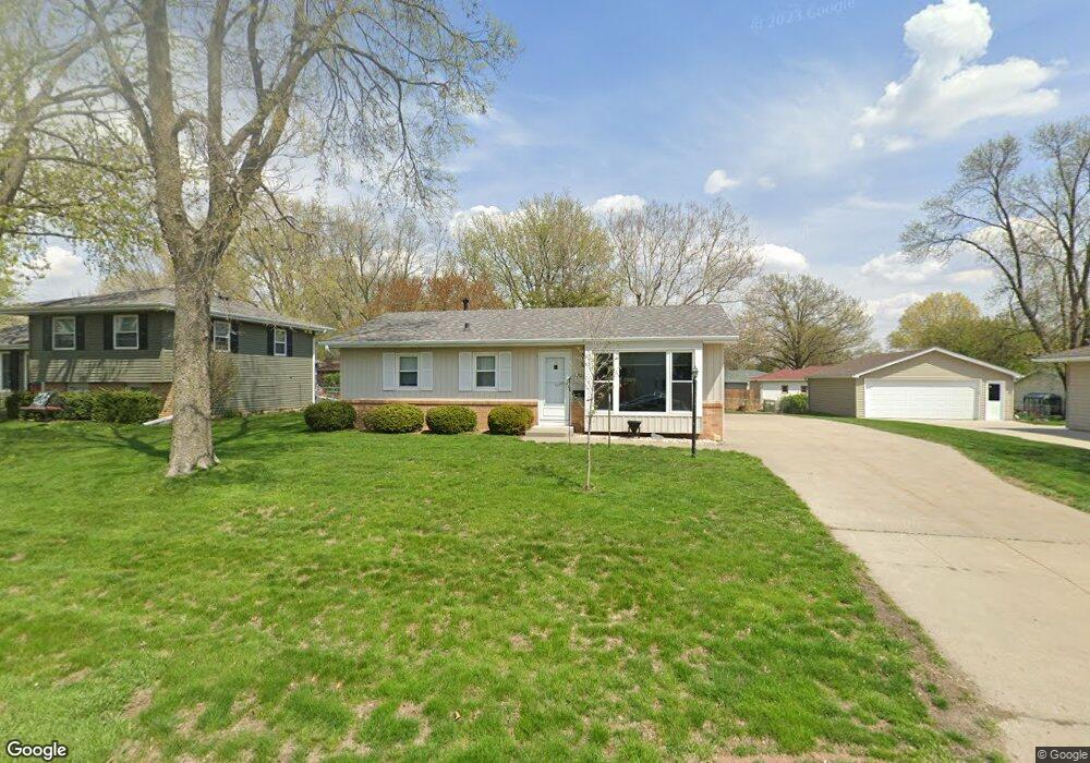 1206 E 12th St S, Newton, IA 50208 - photo 1