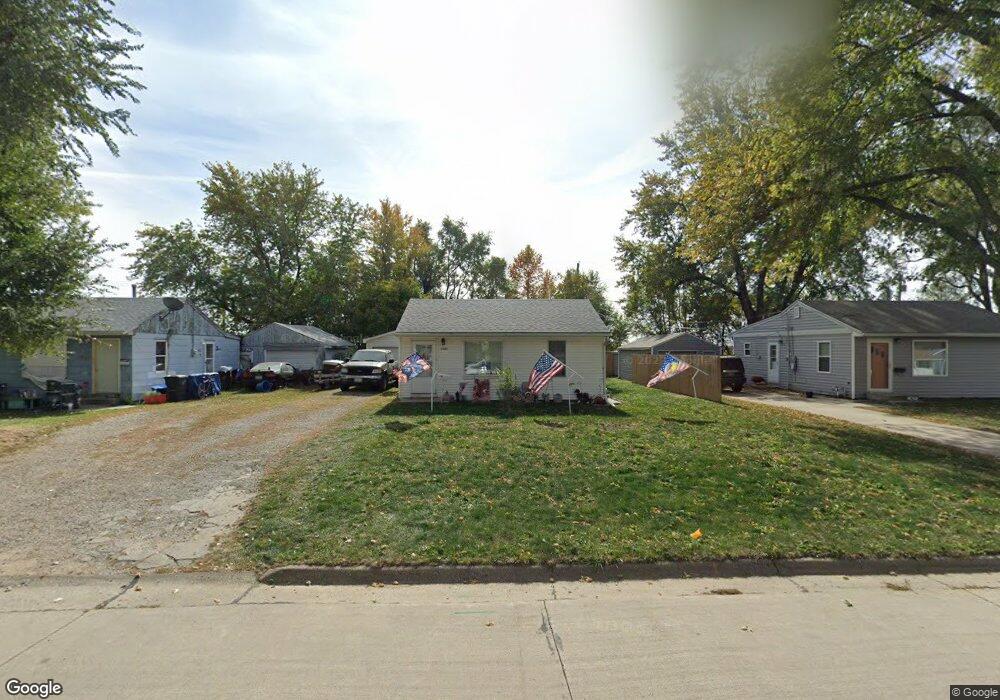2407 S 8th Ave E, Newton, IA 50208 - photo 1