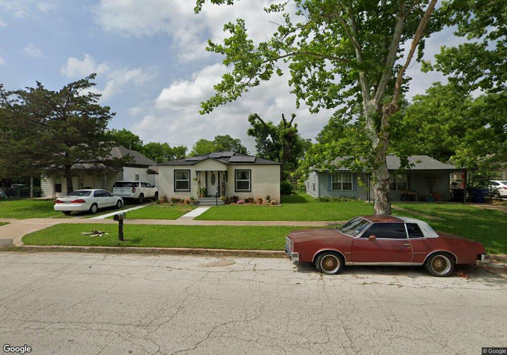 427 W Hull St, Denison, TX 75020 - photo 1