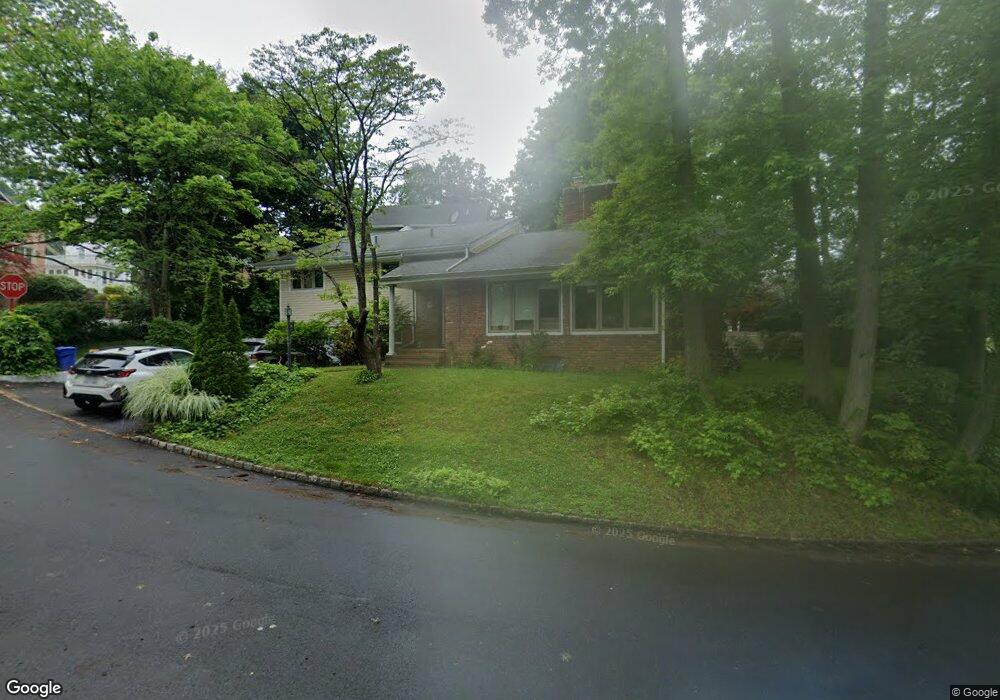 14 Terrace Dr, Great Neck, NY 11021 - photo 1