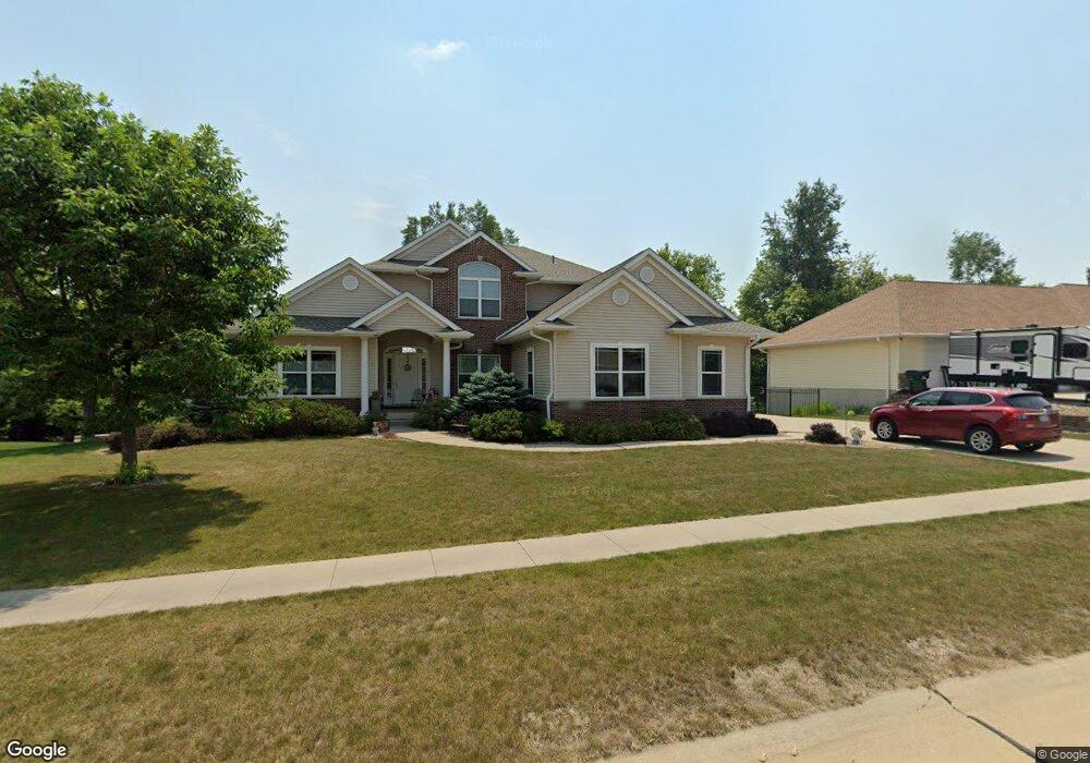 2113 Q Ave NW, Cedar Rapids, IA 52405 - photo 1