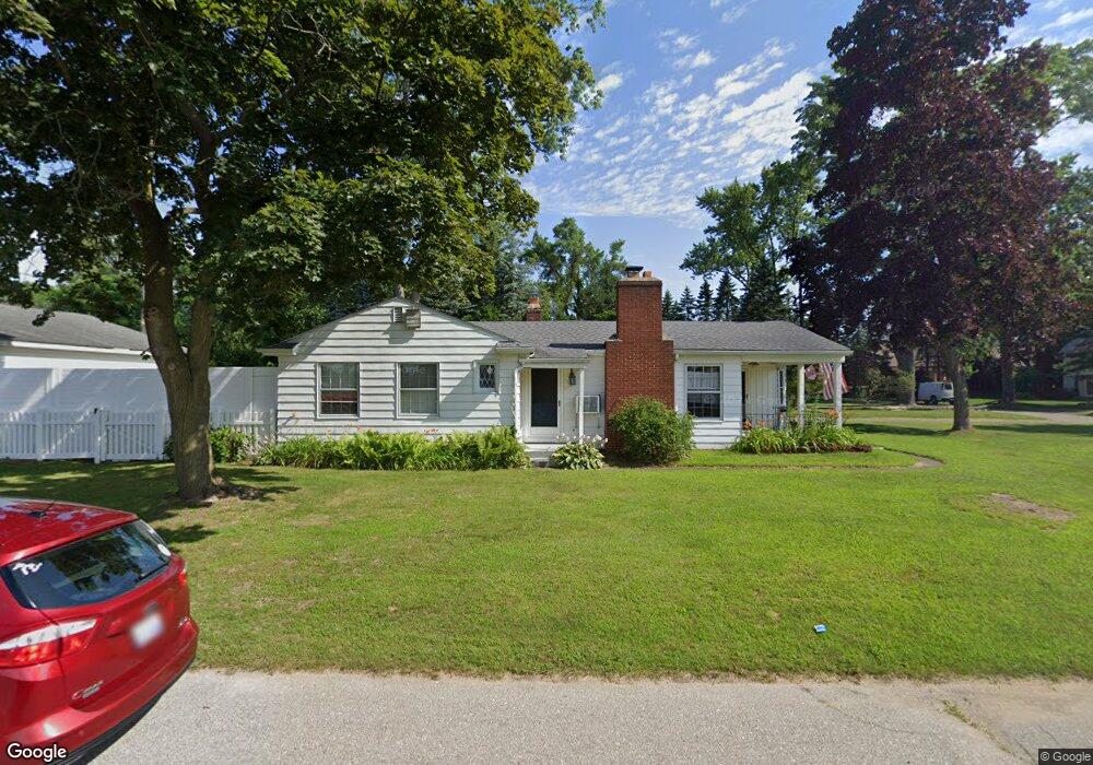 1560 Bayview Ave, West Bloomfield, MI 48324 - photo 1