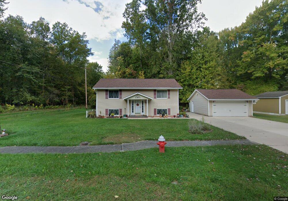 888 W Shore Blvd, Sheffield Lake, OH 44054 - photo 1