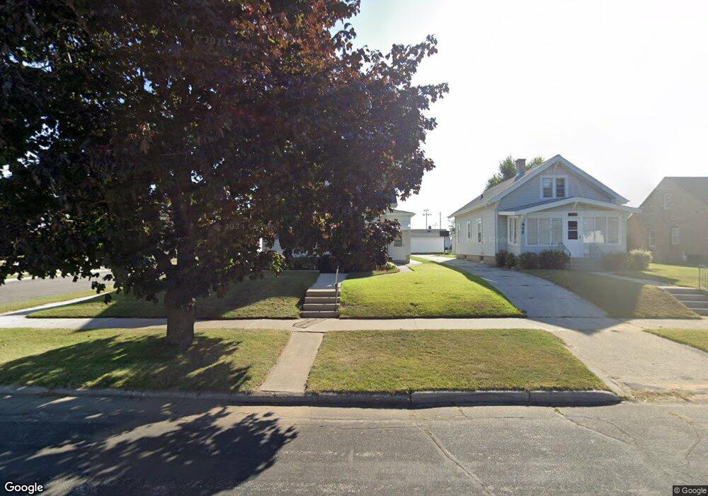 957 N 22nd St, Manitowoc, WI 54220 - photo 1