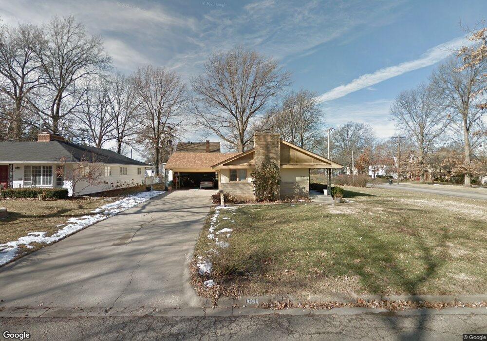 1701 SW Pembroke Ln, Topeka, KS 66604 - photo 1