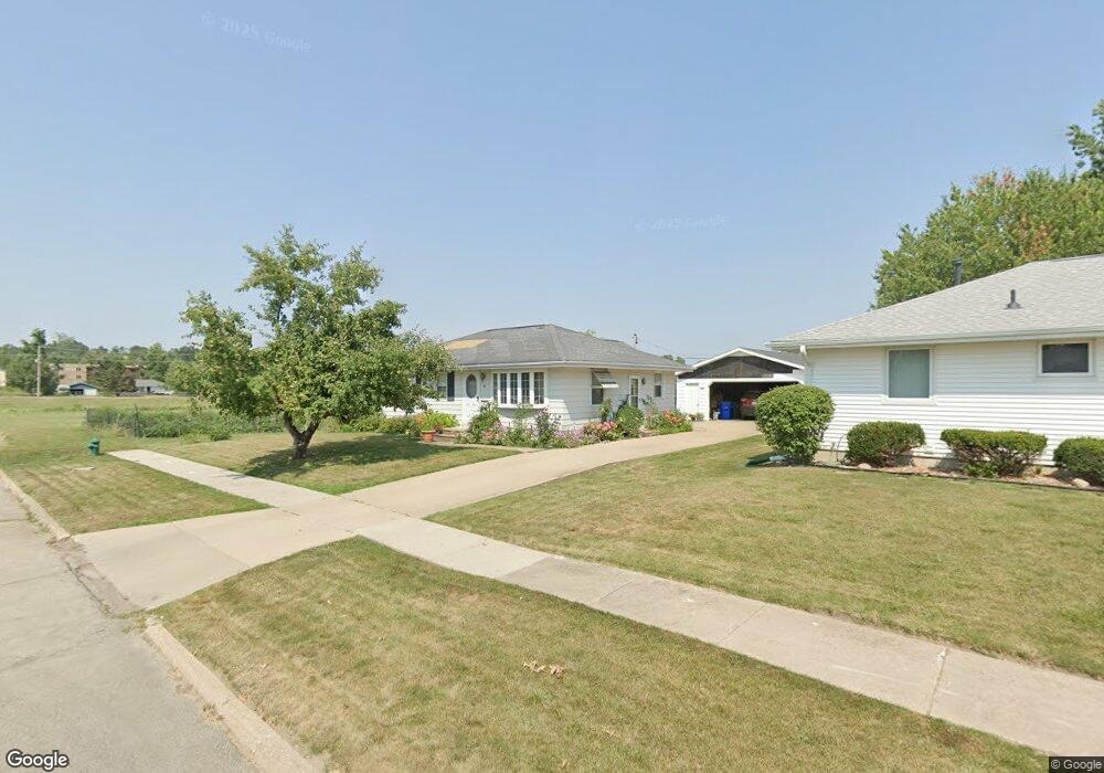 413 30th St NW, Cedar Rapids, IA 52405 - photo 1