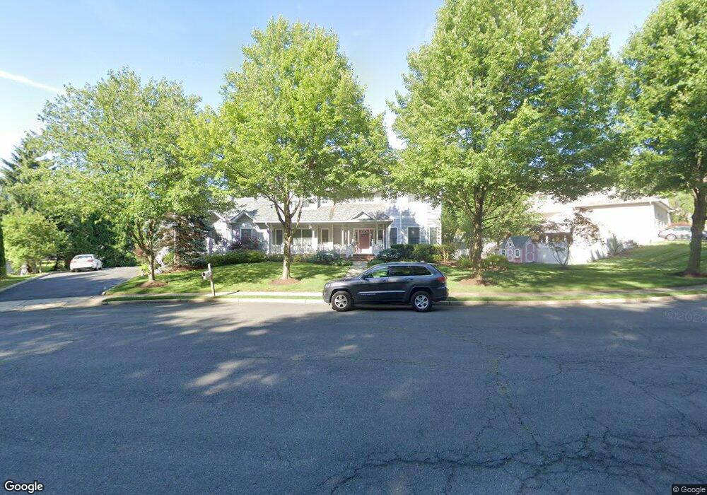 89 Amherst Ct, Paramus, NJ 07652 - photo 1