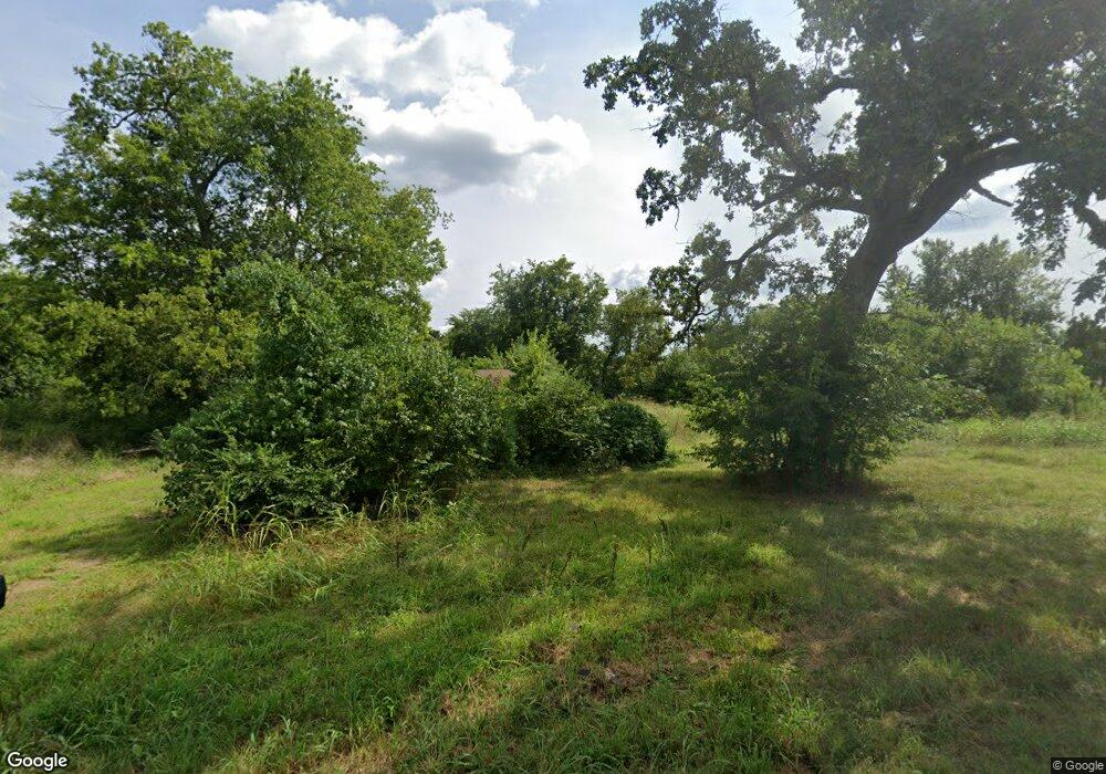 811 W Kiamichi St, Hugo, OK 74743 - photo 1