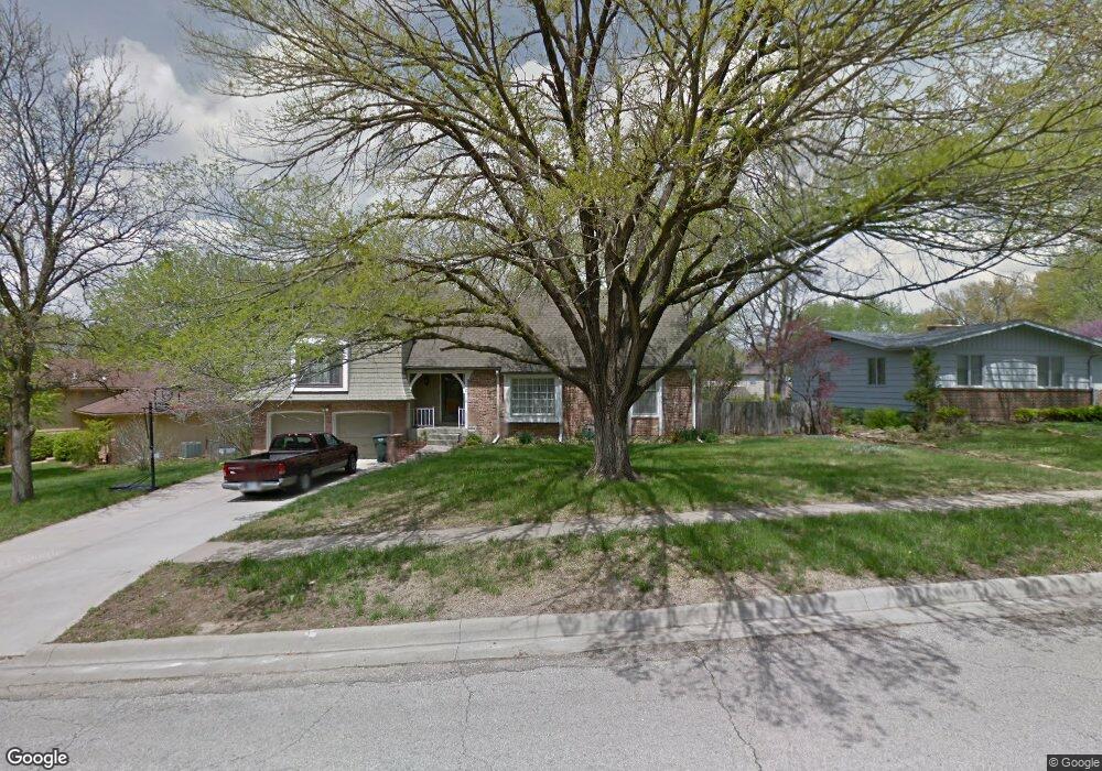 2110 SW 32nd St, Topeka, KS 66611 - photo 1