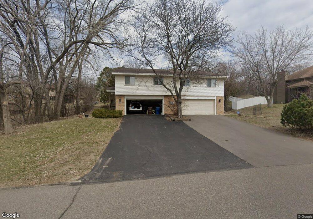 2554 Cedar Hills Dr, Hopkins, MN 55305 - photo 1