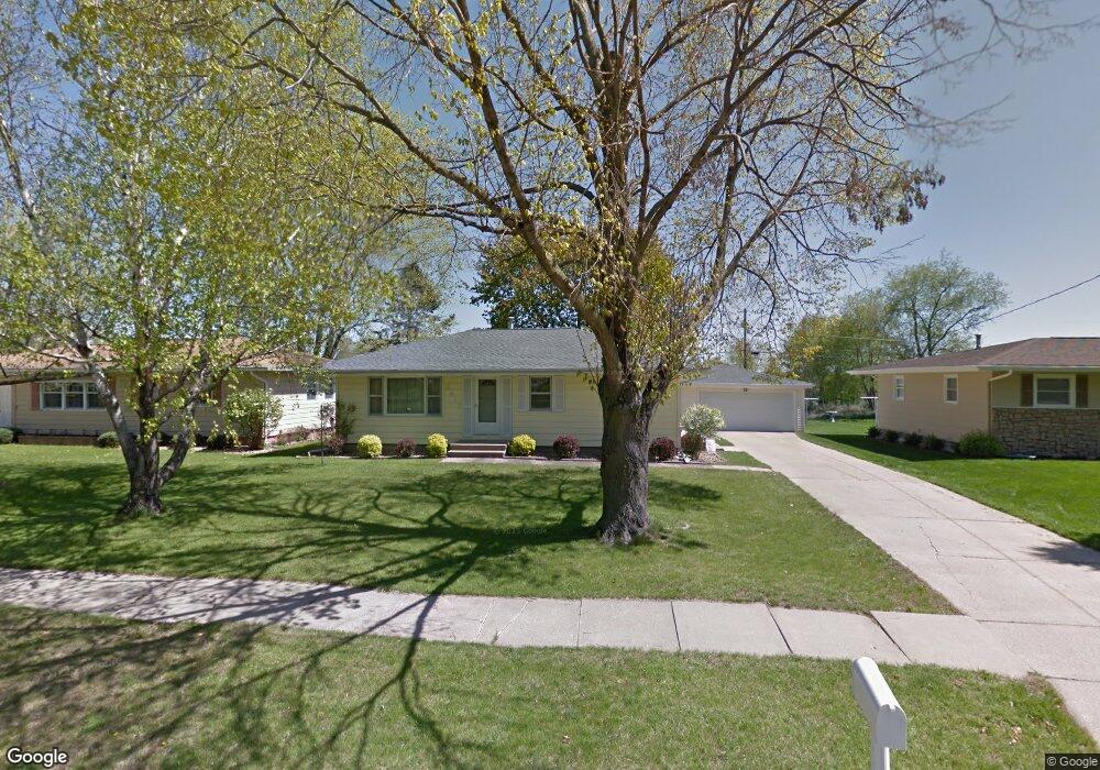 2417 Newport Dr SW, Cedar Rapids, IA 52404 - photo 1